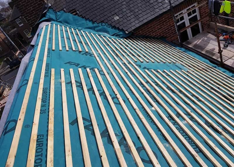 Breathable roof membrane and battens before slating